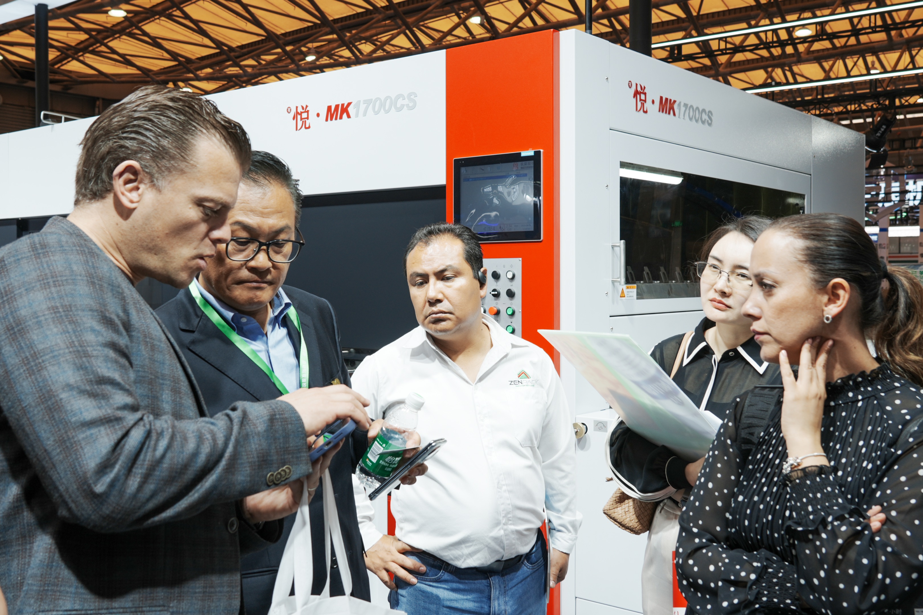 �۷���ʹ������� WEPACK�������ģ�л���Ϊȫ�� �����㡱